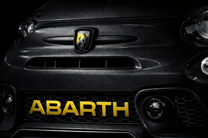 Scritta ABARTH in rilievo per griglia anteriore – Abarth 595 / 695 PH4 restyling