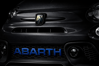 Scritta ABARTH in rilievo per griglia anteriore – Abarth 595 / 695 PH4 restyling