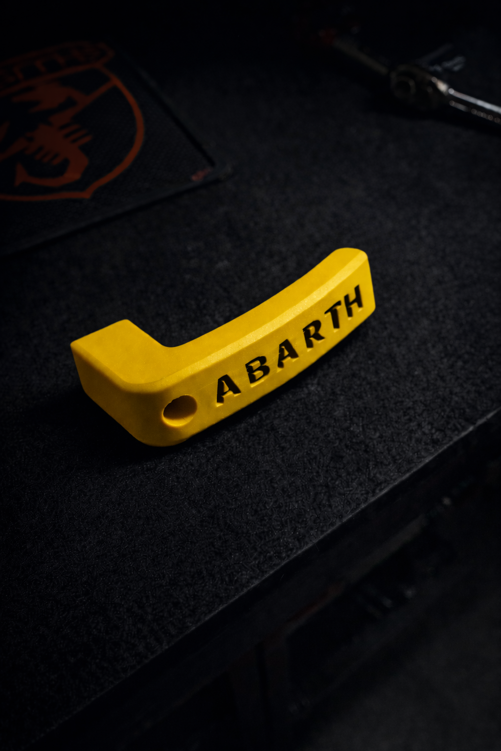 Kofferraumgriff ABARTH Logo – Fiat 500 Abarth 595/695